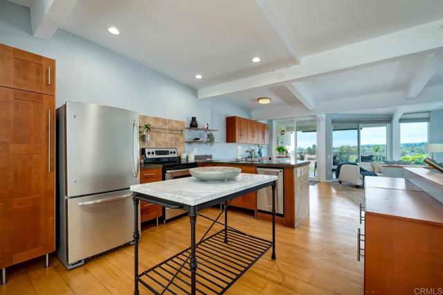 Detail Gallery Image 11 of 60 For 2319 Caringa Way #58,  Carlsbad,  CA 92009 - 2 Beds | 2/1 Baths