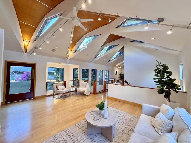 3566 Albatross St, San Diego CA: https://media.crmls.org/mediaz/4d0e57b0-47c3-4261-b652-90cc9b9ba79f.jpg