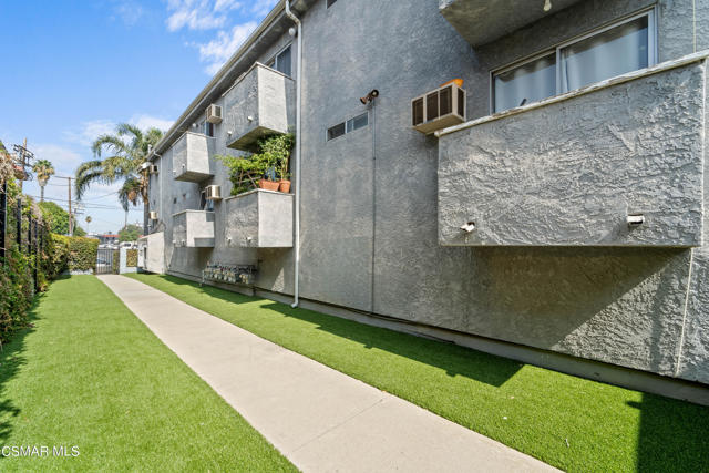 18356 Napa Street, Northridge CA: https://media.crmls.org/mediaz/4d0e7d99-8fa6-44aa-b7a5-1a7db20e2e59.jpg