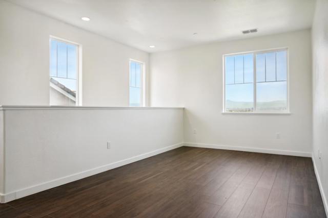 185 Tanoak Street, Hollister CA: https://media.crmls.org/mediaz/4d0e9ca4-64c6-4bf2-b183-c43920d2818c.jpg