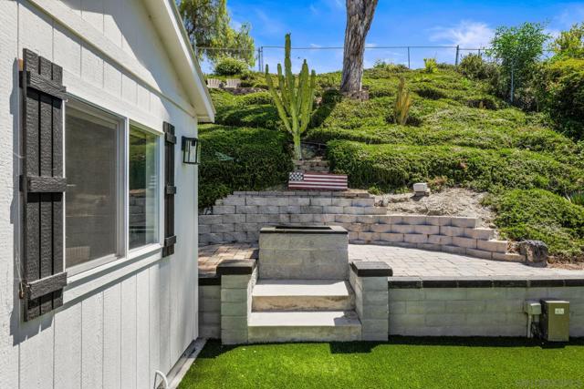 22642 Via Santiago, Mission Viejo CA: https://media.crmls.org/mediaz/4d0eee59-c9b6-4407-afda-ed4b48c9a44e.jpg