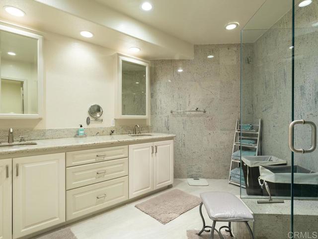 1099 1st Street, Coronado CA: https://media.crmls.org/mediaz/4d0ef862-55ed-41ba-9529-dccbfce918e0.jpg