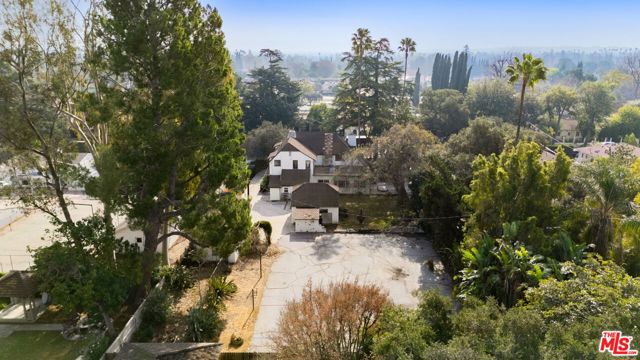1551 Pasqualito Drive, San Marino CA: https://media.crmls.org/mediaz/4d0f53d8-e30d-4d90-a91b-c415031b0d06.jpg