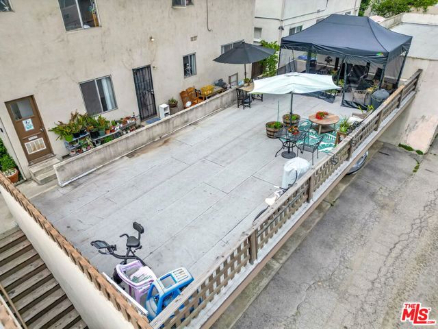 13453 Moorpark Street, Sherman Oaks CA: https://media.crmls.org/mediaz/4d10220a-556f-49fa-863d-3d6c34369ba9.jpg