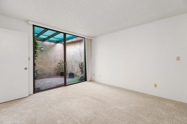 179 Las Lomas, Palm Desert CA: https://media.crmls.org/mediaz/4d10222b-9438-415c-a210-725a322eff6a.jpg