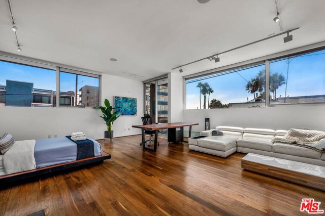 17 North Venice Boulevard photo 17