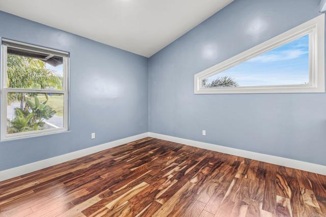 Detail Gallery Image 14 of 19 For 1525 Laurel  Rd, Oceanside,  CA 92054 - 4 Beds | 3 Baths