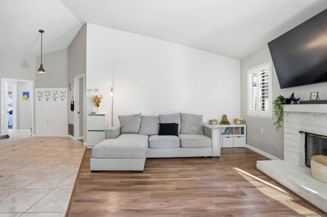 998 Hillcrest St, Hemet CA: https://media.crmls.org/mediaz/4d10e48b-aef9-46ec-aadd-bb217ec87d92.jpg