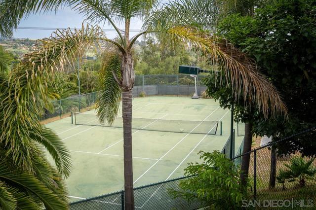 7302 Vista Rancho Ct., Rancho Santa Fe CA: https://media.crmls.org/mediaz/4d114cc9-a26e-47fc-a579-0e928f01abec.jpg