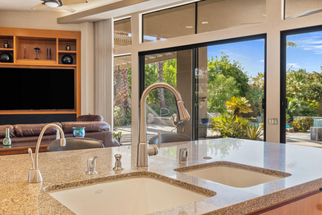 12 Boulder Lane, Rancho Mirage CA: https://media.crmls.org/mediaz/4d118936-868c-42e0-aed3-657523454a9f.jpg