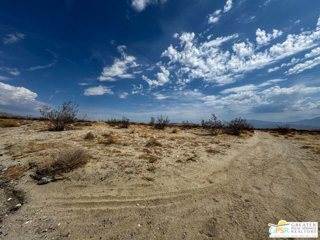 0 Far View, Desert Hot Springs CA: https://media.crmls.org/mediaz/4d11ac83-ecd3-4285-9695-9a7f6305b6f6.jpg