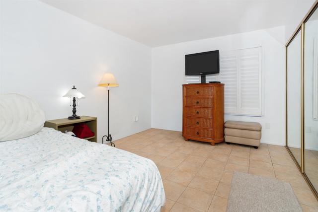 4813 Rising Glen, Oceanside CA: https://media.crmls.org/mediaz/4d11e5b9-f70e-4c50-801d-510466b53e64.jpg