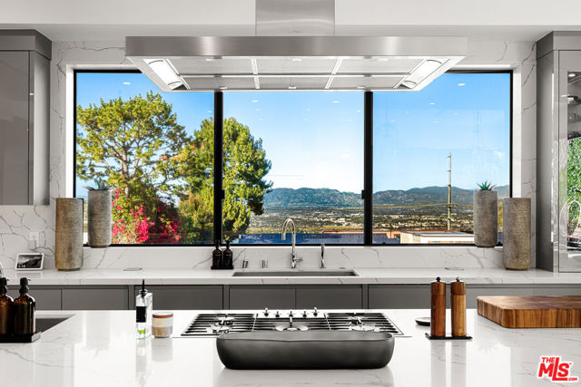 16366 Sloan Drive, Los Angeles CA: https://media.crmls.org/mediaz/4d1238b4-90bb-4f47-93df-9cf4071e4b87.jpg