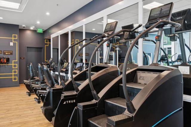 401 Harrison Street, San Francisco CA: https://media.crmls.org/mediaz/4d124c4a-c80f-4840-9e05-d219bca620d7.jpg