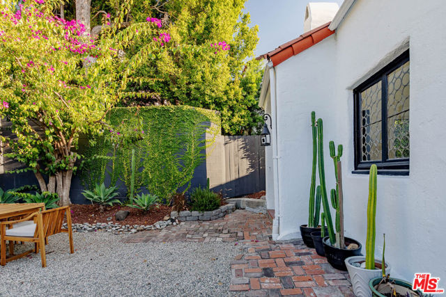 2251 N Cahuenga Boulevard, Los Angeles CA: https://media.crmls.org/mediaz/4d127440-ac8b-4b5f-ac79-0ff662e14b78.jpg