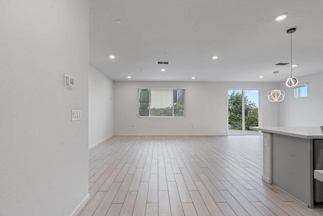 2141 Wildflower Drive, Hollister CA: https://media.crmls.org/mediaz/4d12a774-1e6e-4e75-a595-a26719c066e3.jpg