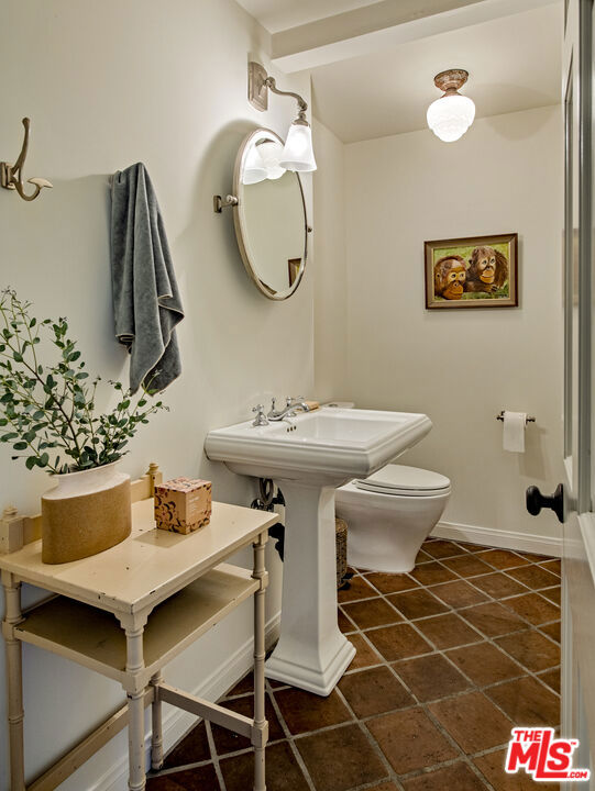 2250 N Berendo Street, Los Angeles CA: https://media.crmls.org/mediaz/4d12b482-8959-41a9-aaf6-ae3ae2588305.jpg