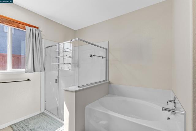 3826 Danbury Way, Fairfield CA: https://media.crmls.org/mediaz/4d130841-9cea-4b9f-9ef4-1e711d3c9c4e.jpg