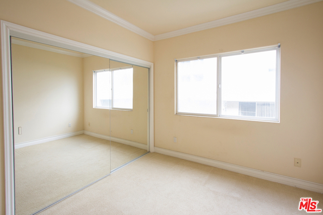 11355 MISSOURI Avenue, Los Angeles CA: https://media.crmls.org/mediaz/4d1331f9-88dd-4385-9884-038d17b69e2a.jpg