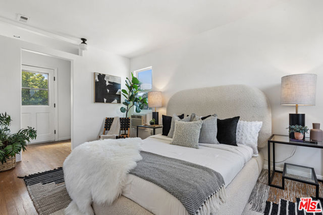 1205 Appleton Way, Venice CA: https://media.crmls.org/mediaz/4d1335f3-0d2d-4873-8219-213861efc8ef.jpg