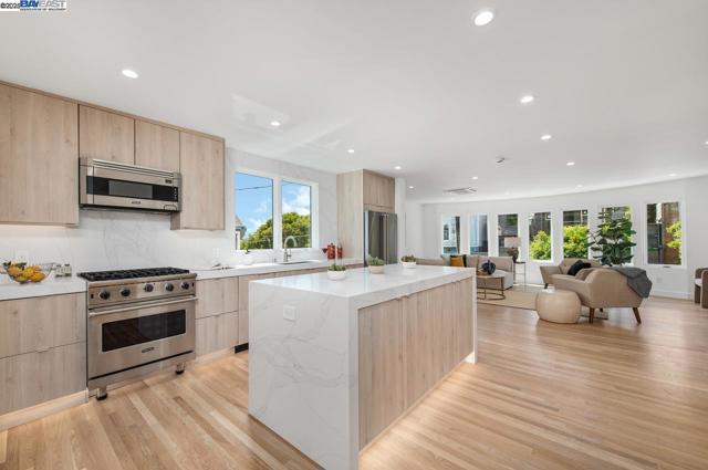 2356 15th St, San Francisco CA: https://media.crmls.org/mediaz/4d13567c-9835-4647-a9c3-42dc18de9bfd.jpg