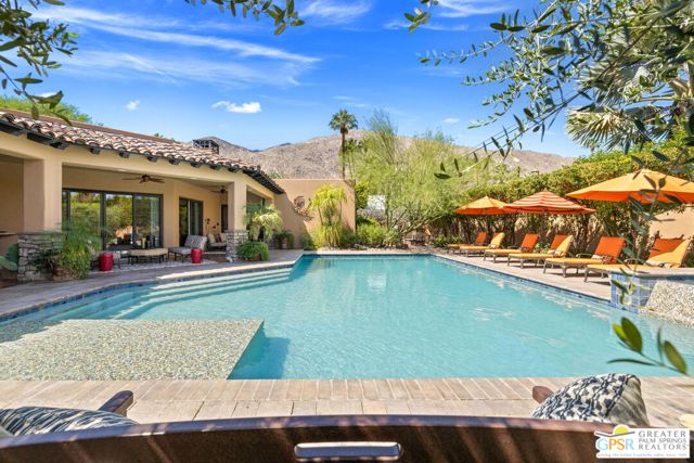 248 E Palo Verde Avenue, Palm Springs CA: https://media.crmls.org/mediaz/4d135985-eeb4-4dce-a125-66381d1a6099.jpg