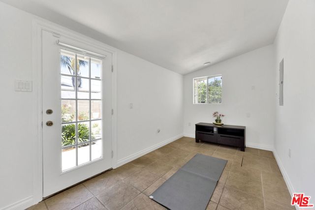 10109 Gloria Avenue, North Hills CA: https://media.crmls.org/mediaz/4d136e64-f7a1-43e4-b23f-f54a14af7345.jpg
