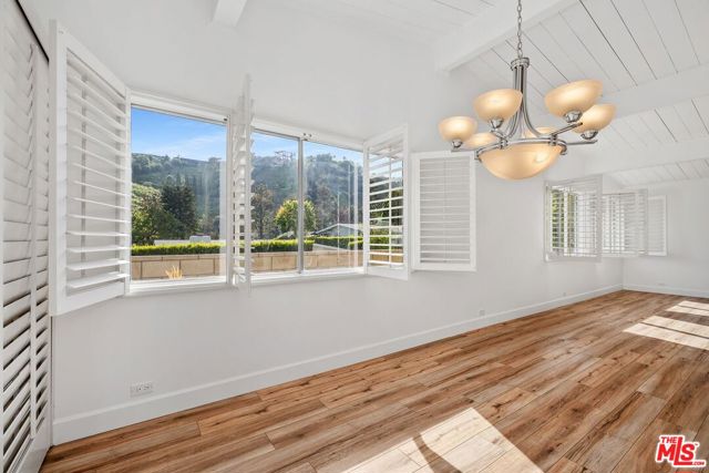 1224 El Hito Circle, Pacific Palisades CA: https://media.crmls.org/mediaz/4d136e66-d197-4fa4-aedf-4879103e5069.jpg