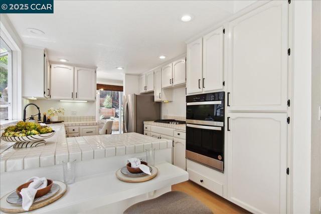 1666 Brush Creek Pl, Danville CA: https://media.crmls.org/mediaz/4d13b556-8d22-4b9f-836b-c2b146df2180.jpg