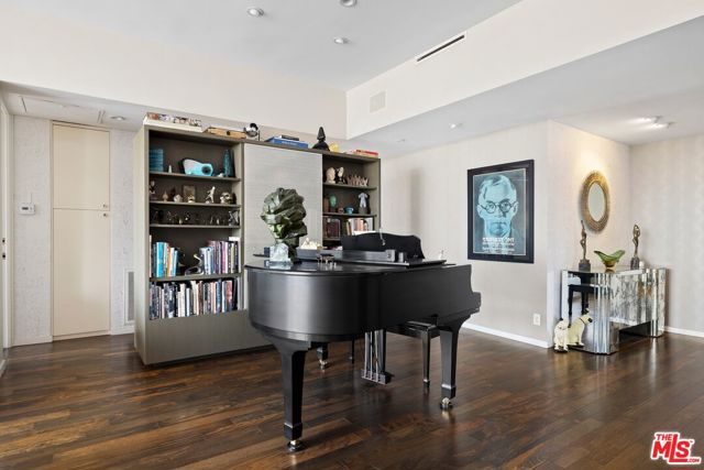 1100 Alta Loma Road, West Hollywood CA: https://media.crmls.org/mediaz/4d13dac7-28b3-467e-aecc-2b26bd80bcae.jpg