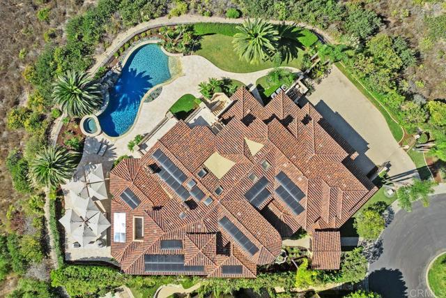 5015 Rancho Quinta Bend, San Diego CA: https://media.crmls.org/mediaz/4d141263-530b-4afb-b590-225d151129af.jpg