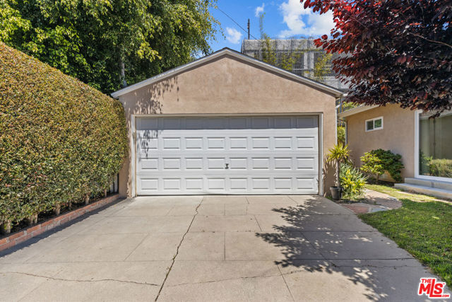 11241 Pearl Street, Los Angeles CA: https://media.crmls.org/mediaz/4d1449ec-d6f5-4166-a160-50244aa2feae.jpg