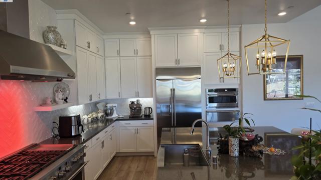4709 Iron Bird Dr, Folsom CA: https://media.crmls.org/mediaz/4d149a8e-4ccd-495f-a0b2-d0864bd33898.jpg