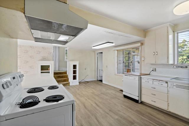 2326 Buena Vista Avenue, Belmont CA: https://media.crmls.org/mediaz/4d14be68-7c2b-4c78-85e3-6e81accae332.jpg