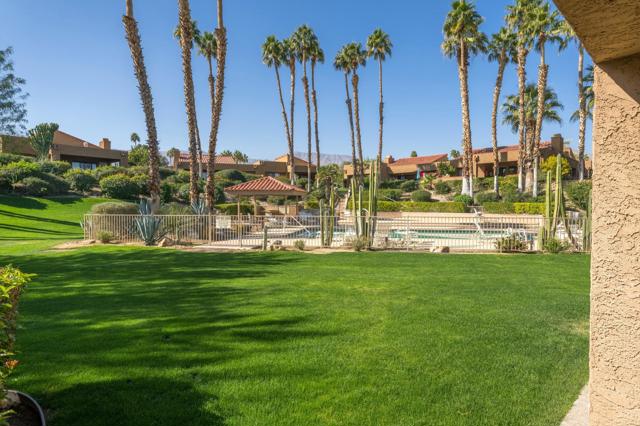 48629 Sundrop Court, Palm Desert CA: https://media.crmls.org/mediaz/4d14ebd2-1f13-4a4b-800c-e19643af2554.jpg