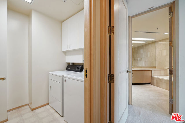 10490 Wilshire Boulevard, Los Angeles CA: https://media.crmls.org/mediaz/4d14ef15-27ab-4064-86c5-f3809930ff99.jpg