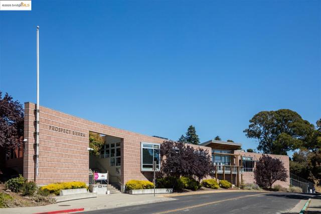 1000 Navellier St, El Cerrito CA: https://media.crmls.org/mediaz/4d159683-7978-49dd-8007-50539b6d0589.jpg
