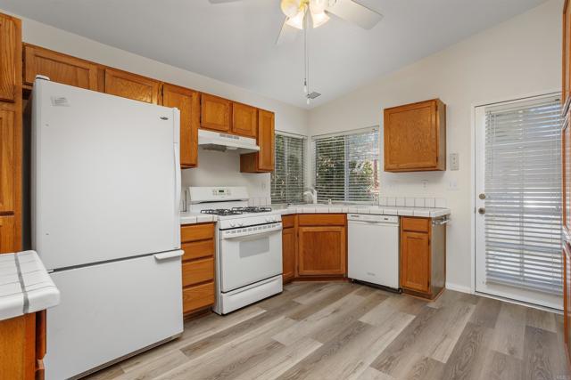 Detail Gallery Image 11 of 29 For 2035 Badger Gln, Escondido,  CA 92029 - 3 Beds | 2 Baths