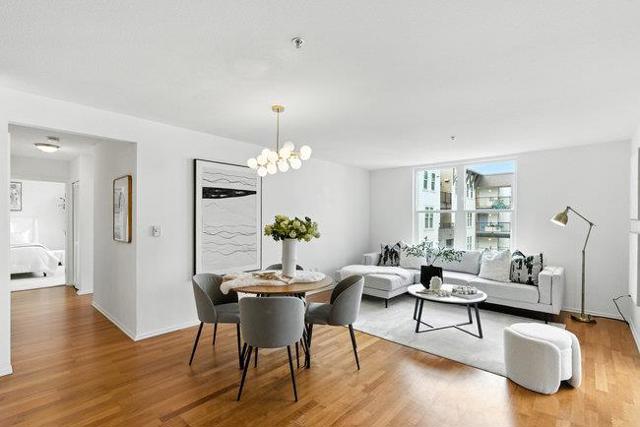 8200 Oceanview Terrace, San Francisco CA: https://media.crmls.org/mediaz/4d15bff7-1444-4e77-a0de-3f30412f5a82.jpg