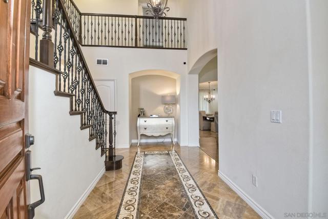 993 Hawthorne Creek Dr, Chula Vista CA: https://media.crmls.org/mediaz/4d15c82e-2bbd-4f61-a95e-861bc108a7c4.jpg