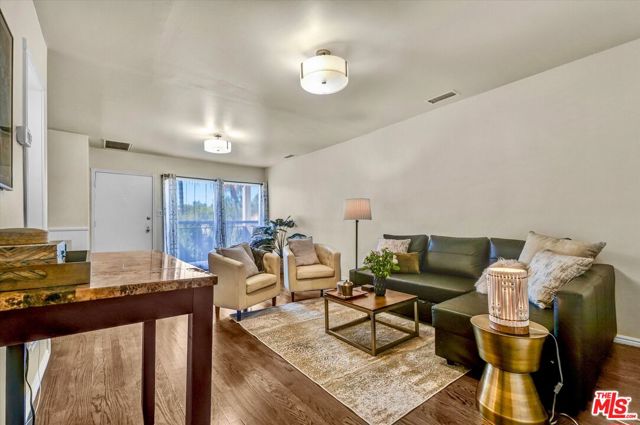 11670 W Sunset Boulevard, Los Angeles CA: https://media.crmls.org/mediaz/4d162fcb-f421-4d5b-b100-7efe1b03b0da.jpg