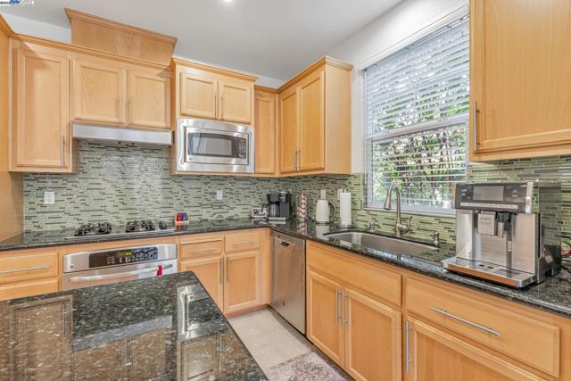 40252 Bonica Rose Terrace, Fremont CA: https://media.crmls.org/mediaz/4d169b7f-3b7f-4255-ad51-8f5f9dbd317d.jpg