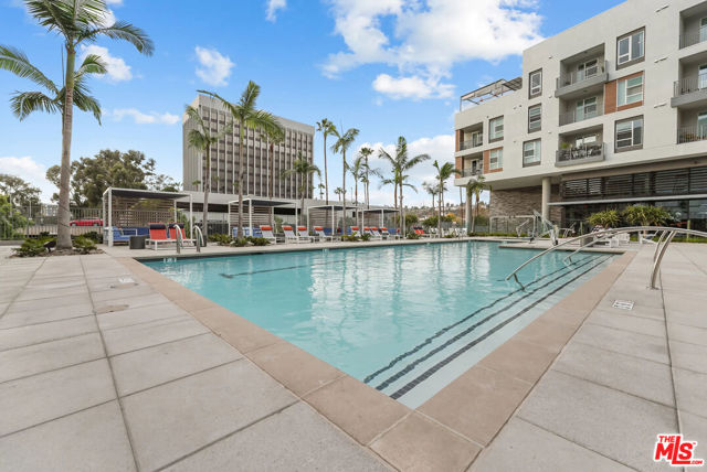 5075 Camino De La Siesta, San Diego CA: https://media.crmls.org/mediaz/4d16c418-b460-48e2-a100-2e3c6b85f054.jpg
