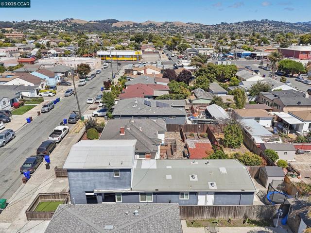 2110 Hellings Avenue, Richmond CA: https://media.crmls.org/mediaz/4d16fd79-7c1e-4a0f-91c1-4c0fb7034b47.jpg