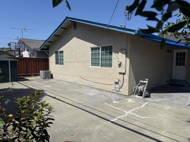 1630 Nickel Avenue, San Jose CA: https://media.crmls.org/mediaz/4d170e46-a424-4dda-b9c5-9444cd562a37.jpg