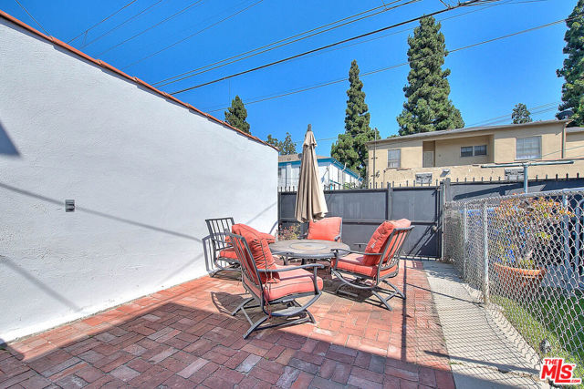 4090 Creed Avenue, Los Angeles CA: https://media.crmls.org/mediaz/4d17b55b-335d-4b40-80e9-2cf8cd7989b9.jpg