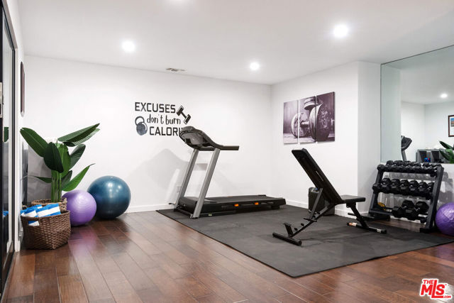 3235 Steven Drive, Encino CA: https://media.crmls.org/mediaz/4d1811a4-c874-4750-8dff-82fb9695bb2f.jpg