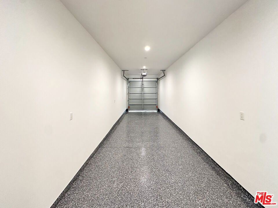 https://media.crmls.org/mediaz/4d1a29a3-41e5-433f-8a64-55e58bdb9549.jpg?preset=X-Large