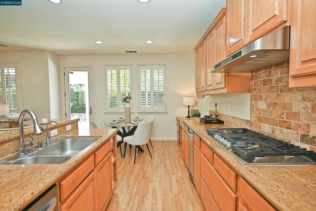 1416 Allanmere Dr, San Ramon CA: https://media.crmls.org/mediaz/4d1a3cc4-48af-4157-801c-c161e2056547.jpg
