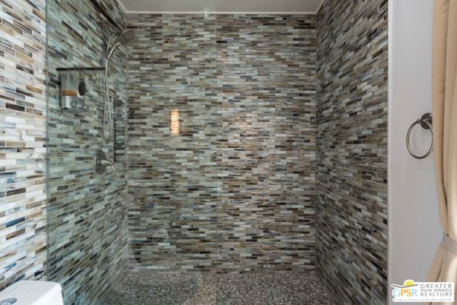 1595 E Canyon Estates Drive, Palm Springs CA: https://media.crmls.org/mediaz/4d1a5b33-d30e-4026-a07b-7fb65f78c301.jpg